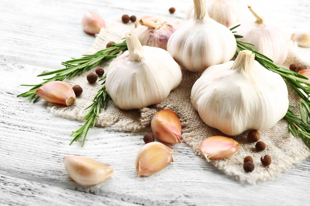 Sarımsağı tuzlu fıstık gibi soymanın sırrı bulundu! Aslında bu kadar basitmiş - Resim: 1